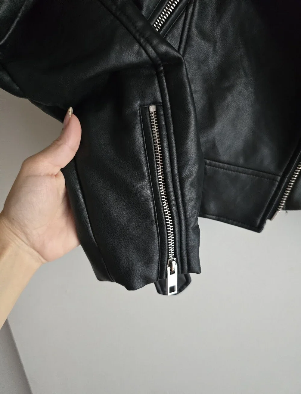 NWOT $80 Zara CROPPED FAUX LEATHER BIKER JACKET Size M